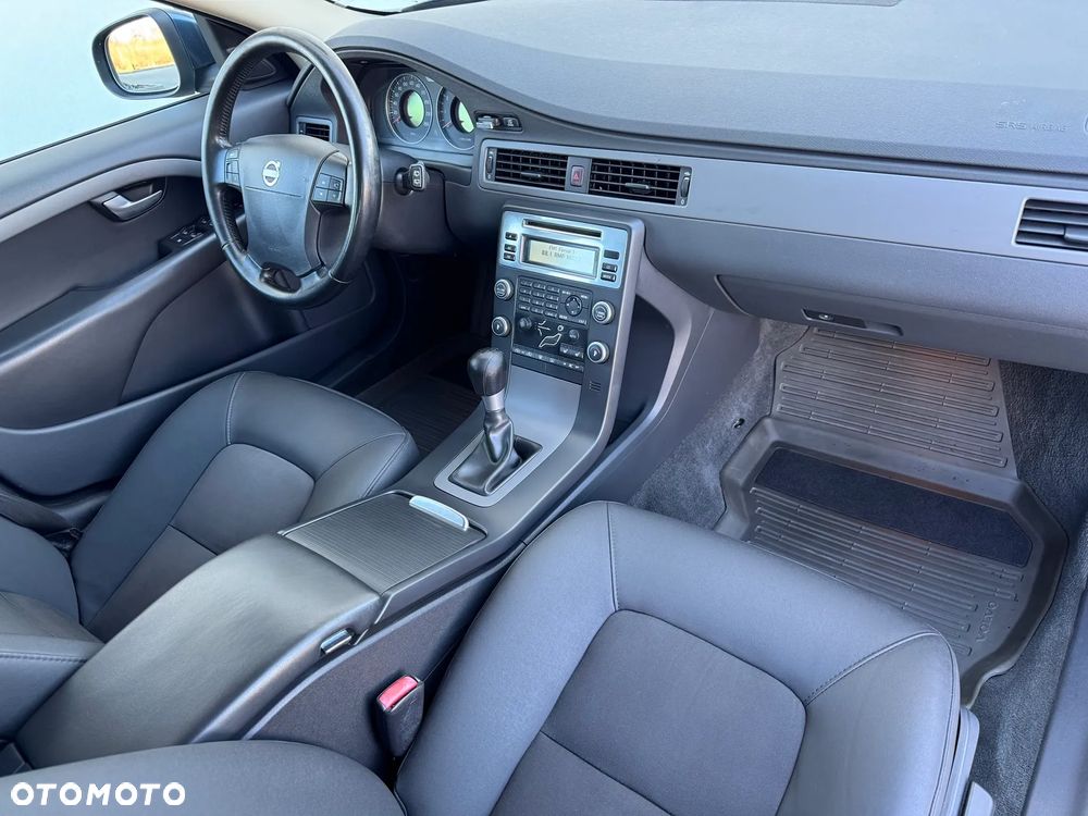 Volvo V70 2.0 Momentum - 27