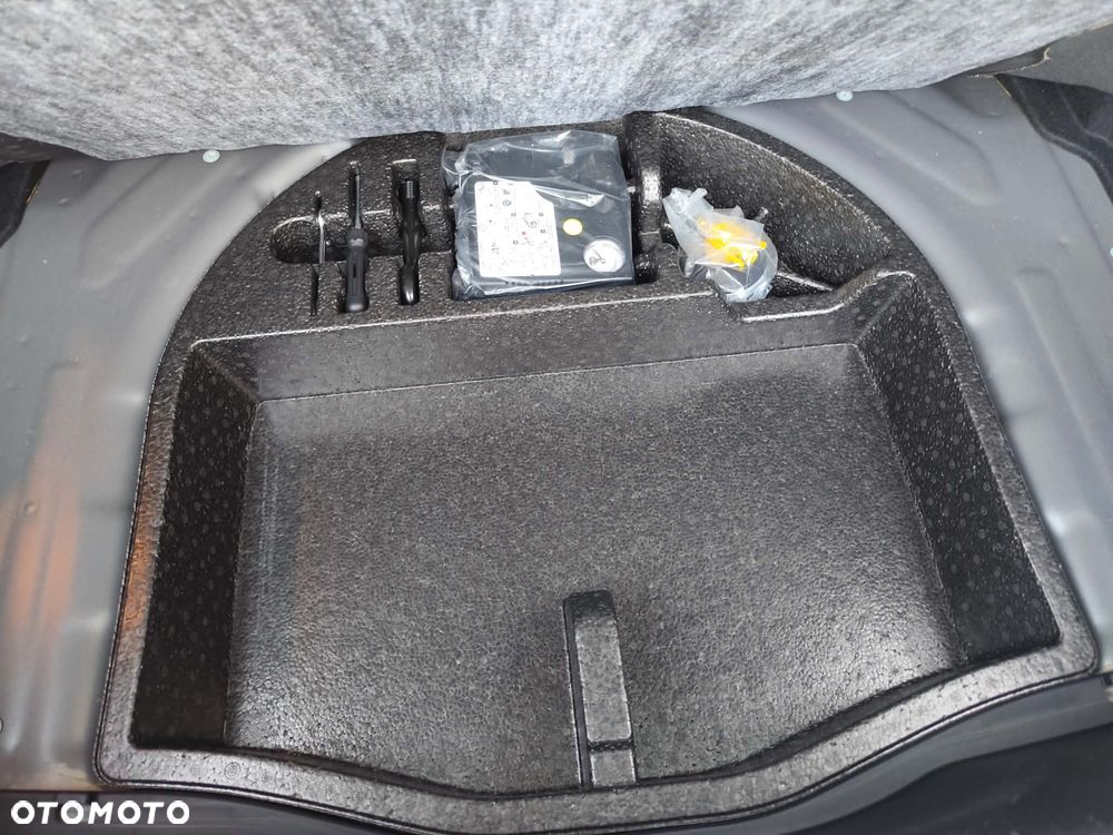 Kia Ceed - 38