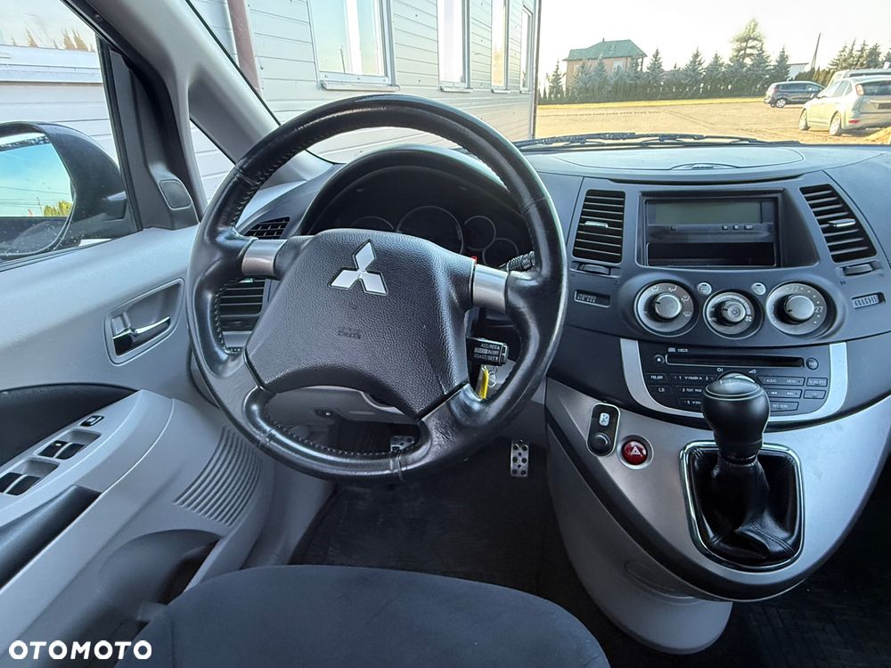 Mitsubishi Grandis - 33