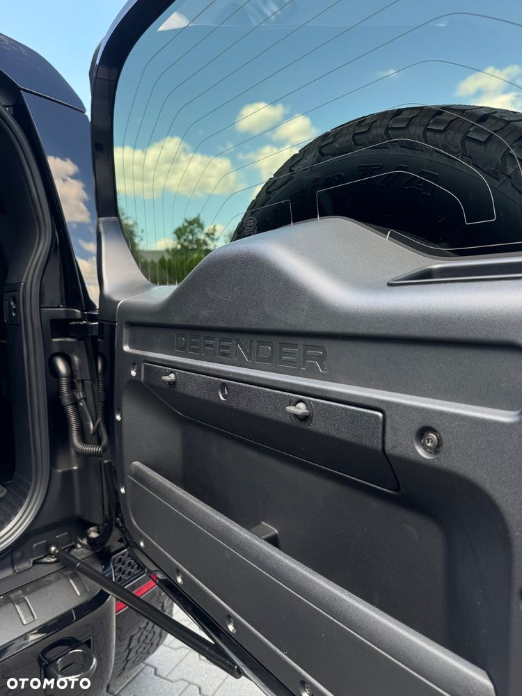 Land Rover Defender 4.4 P635 V8 mHEV Octa Black - 9