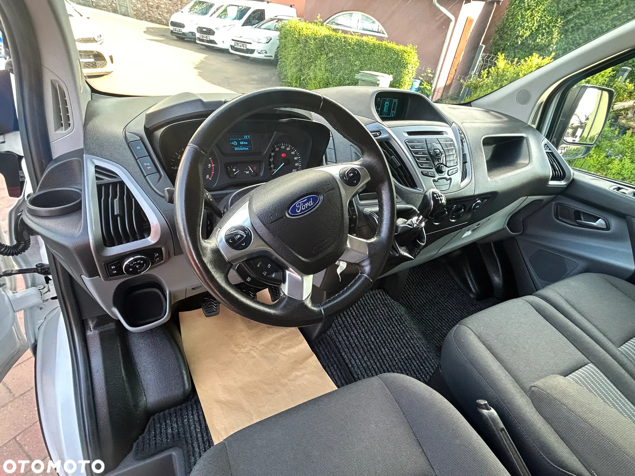 Ford Custom - 21