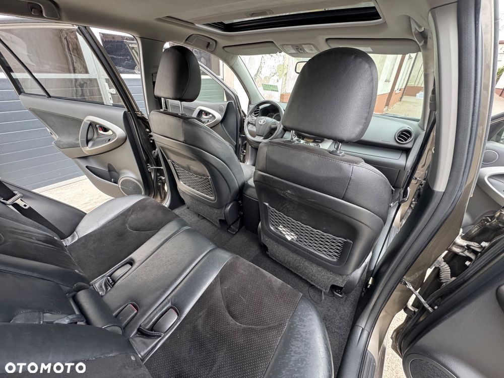Toyota RAV4 - 10