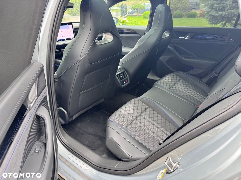 Volkswagen Passat 2.0 TDI SCR R-Line Plus DSG - 14