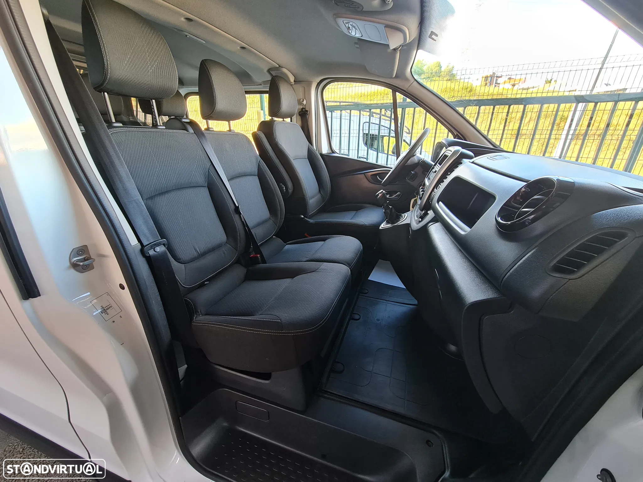 Renault TRAFIC 2.0 Dci 120CV * 6 Lug /Bluetooth/ AC/ IVA DEDUTÍVEL * - 10