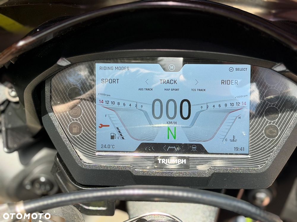 Triumph Street Triple - 33