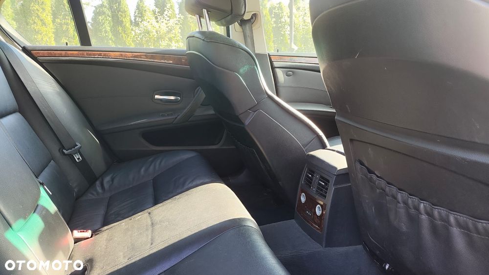 BMW Seria 5 550i - 9