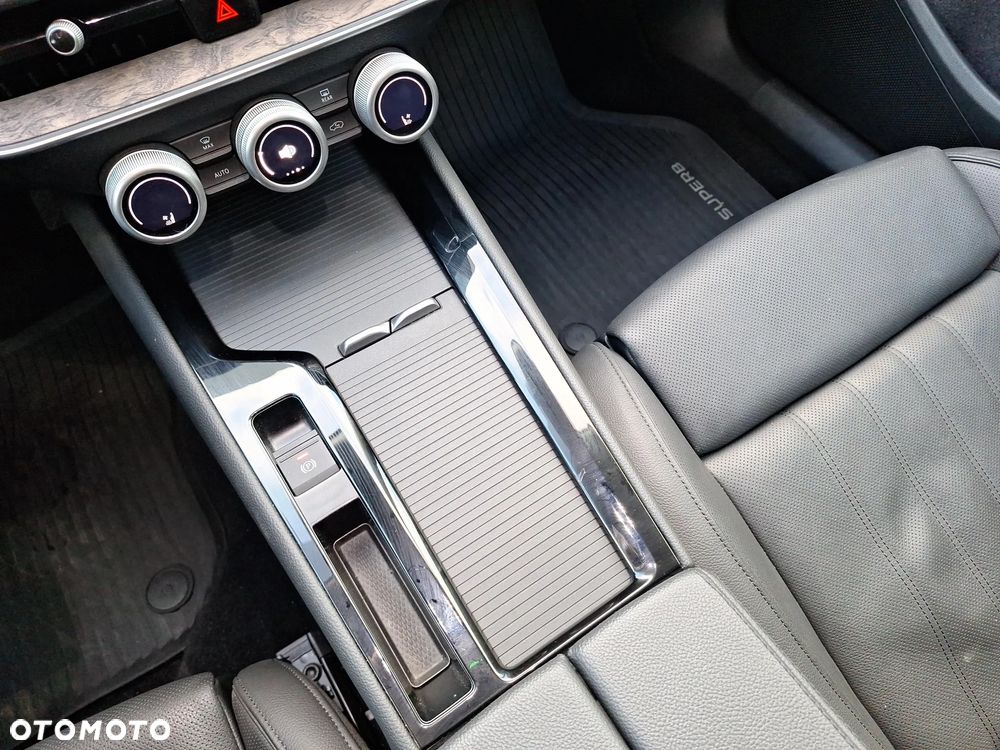 Skoda Superb 2.0 TDI SCR 4x4 L&K DSG - 15