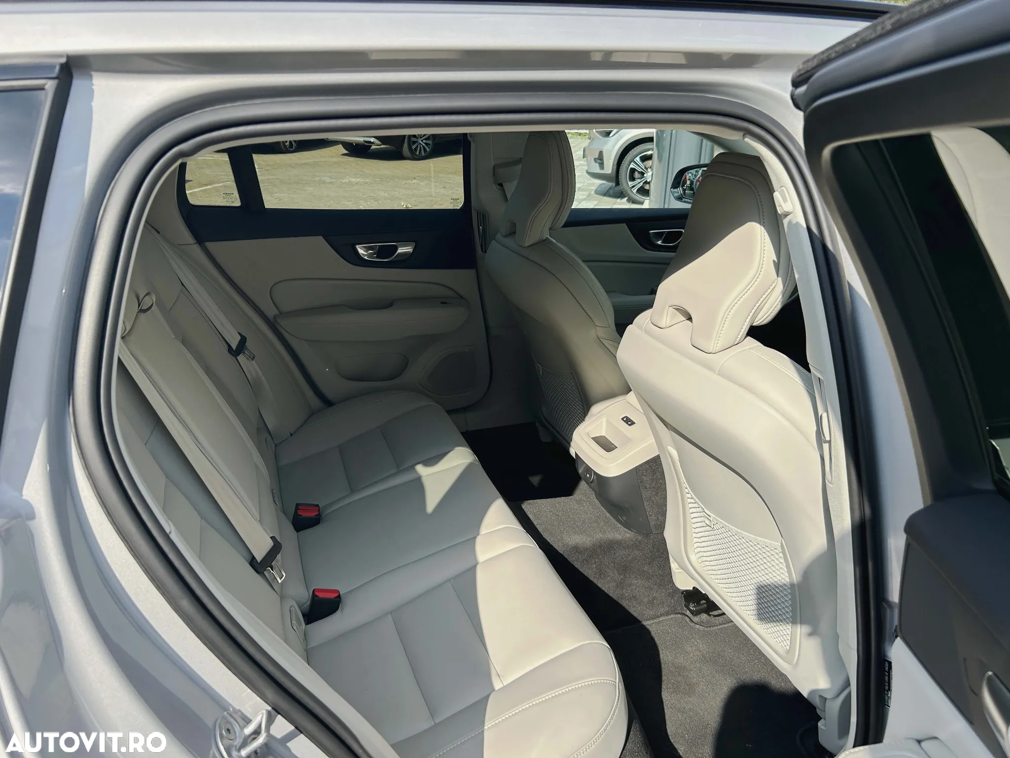 Volvo V60 B4 MHEV AT Plus Dark - 34