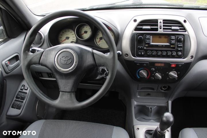 Toyota RAV4 D-4D 4x4 - 5