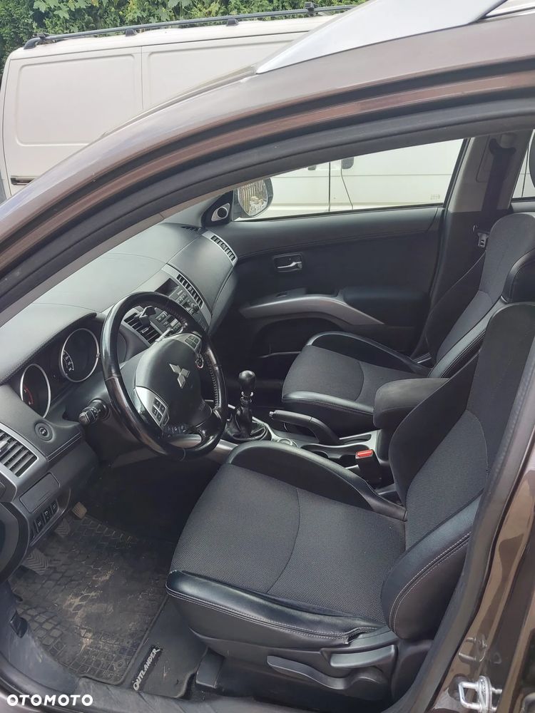 Mitsubishi Outlander 2.0 DID Intense + - 4