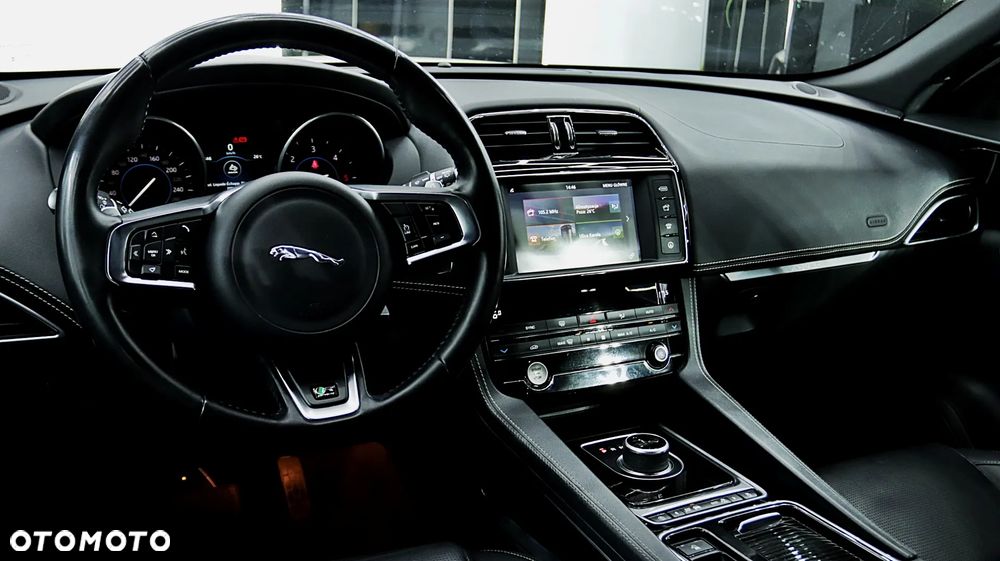 Jaguar F-Pace 20d AWD R-Sport - 15