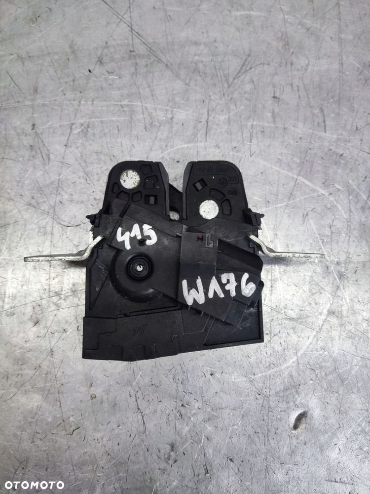 MERCEDES A KLASA W176 ZAMEK KLAPY BAGAŻNIKA A2467400035