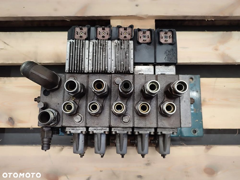 Rozdzielacz hydrauliczny Danfoss 157U6054 Sanderson TL6 - 3
