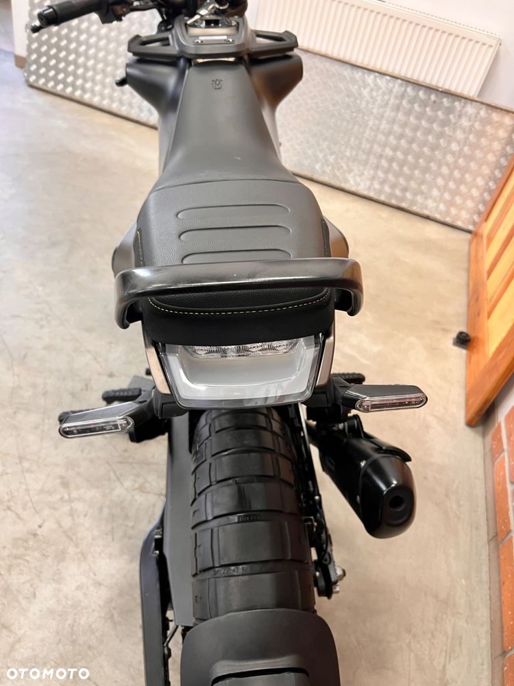 Husqvarna Svartpilen - 11