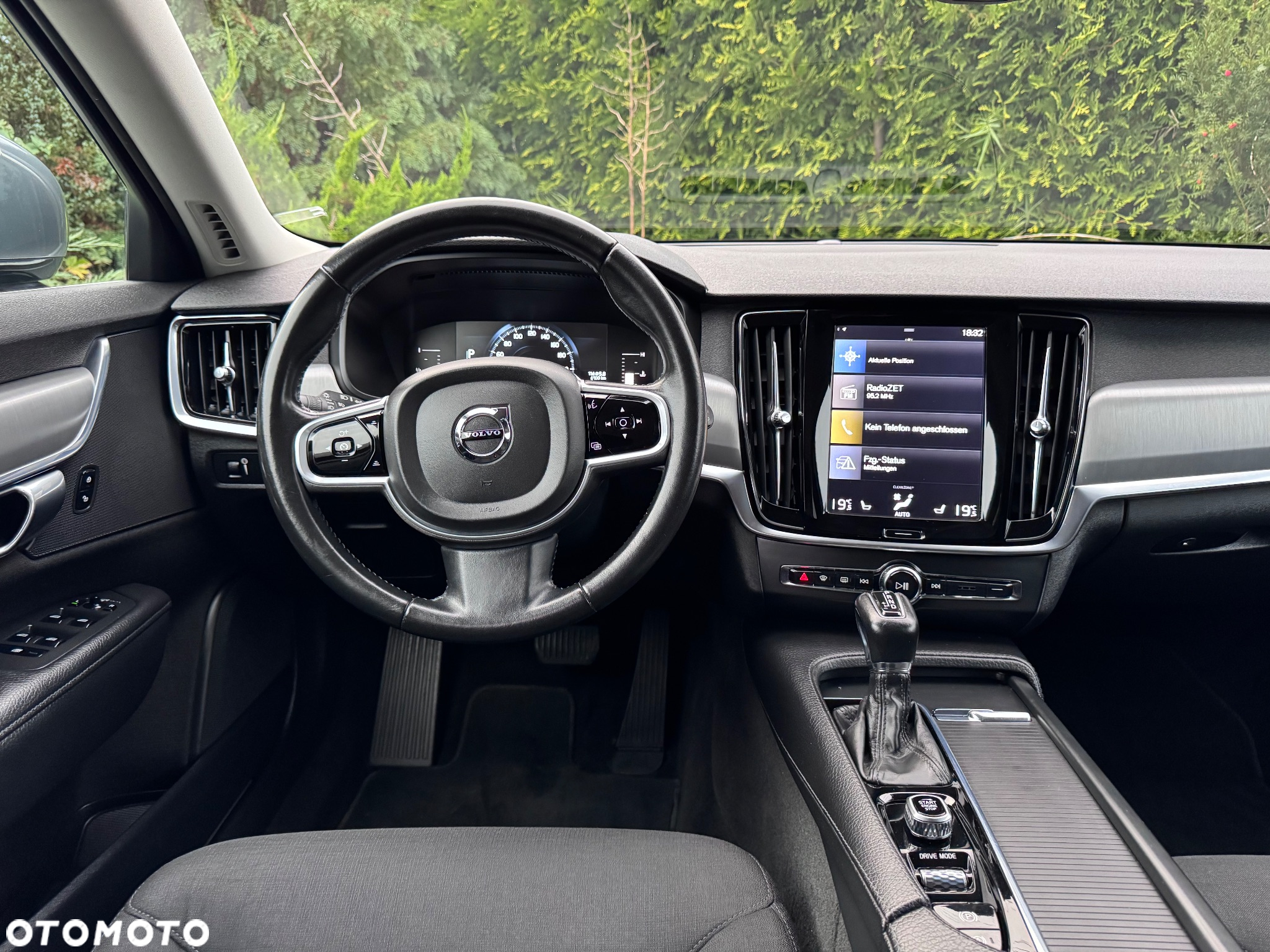Volvo V90 D3 Geartronic Momentum Pro - 25