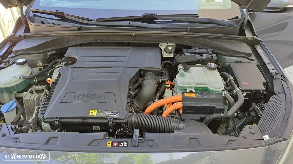 Hyundai Ioniq 1.6 GDI HEV Hybrid Tech - 17