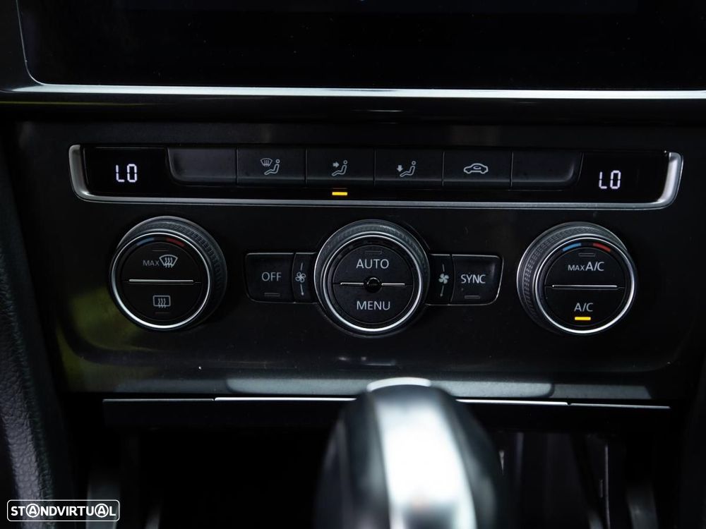 VW Golf Variant 2.0 TDi R-Line DSG - 17