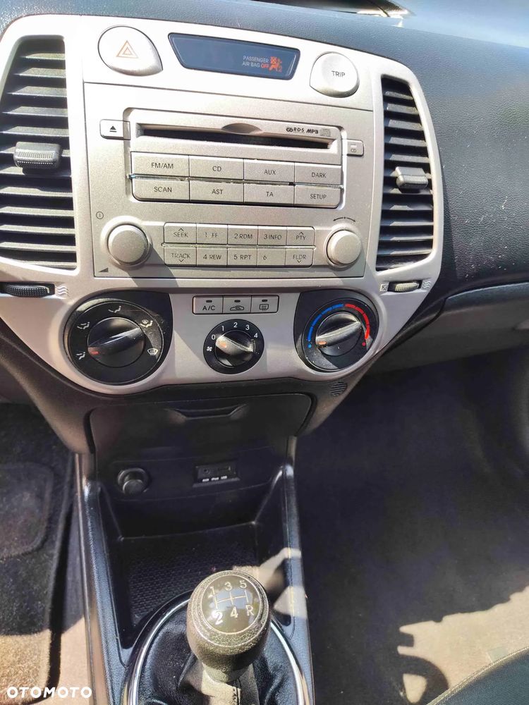 Hyundai i20 1.2 FIFA WM Edition - 19