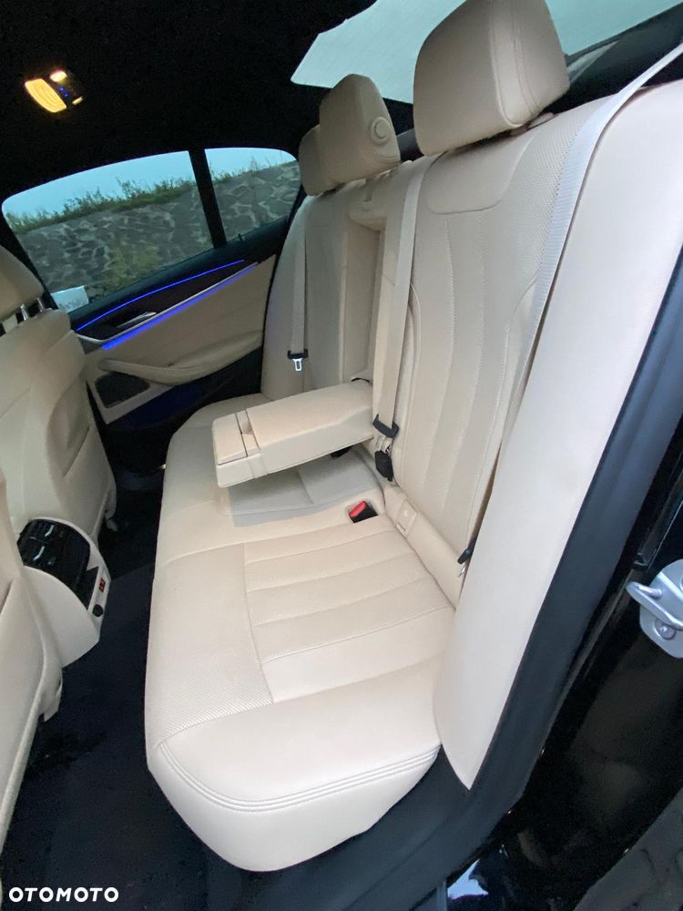 BMW Seria 5 540i xDrive Luxury Line sport - 4