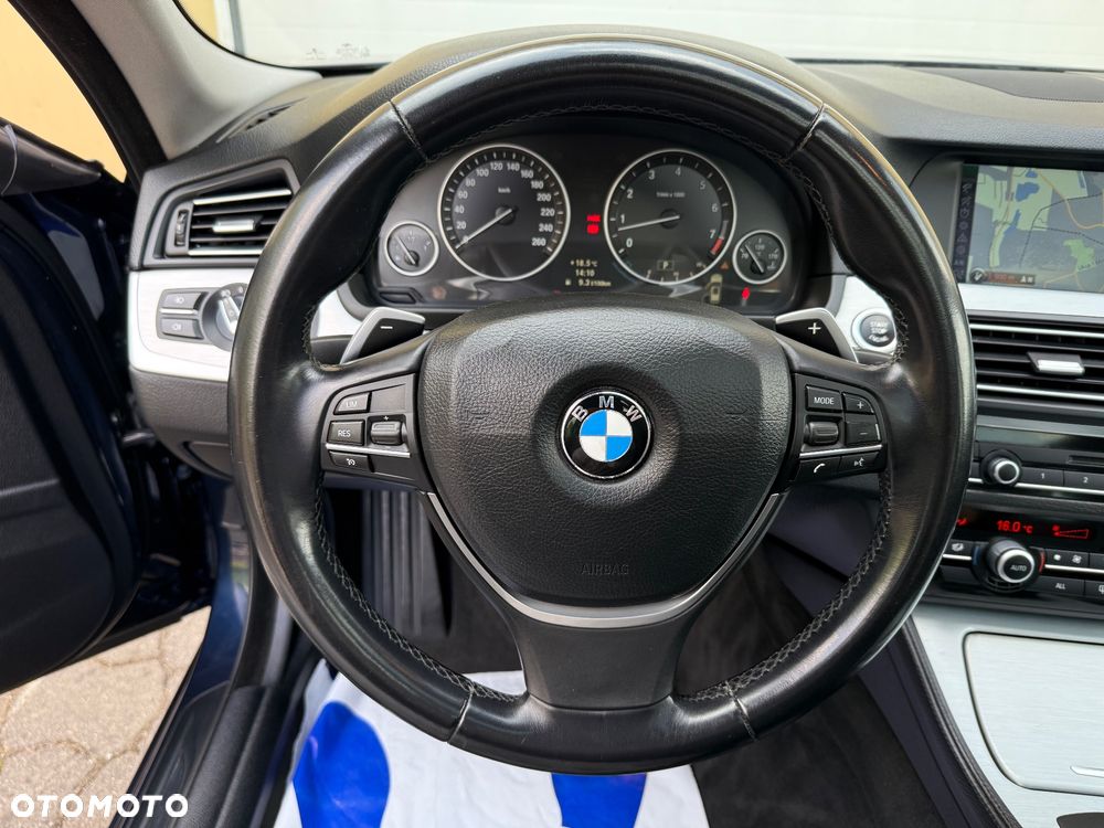 BMW Seria 5 530i Touring - 23