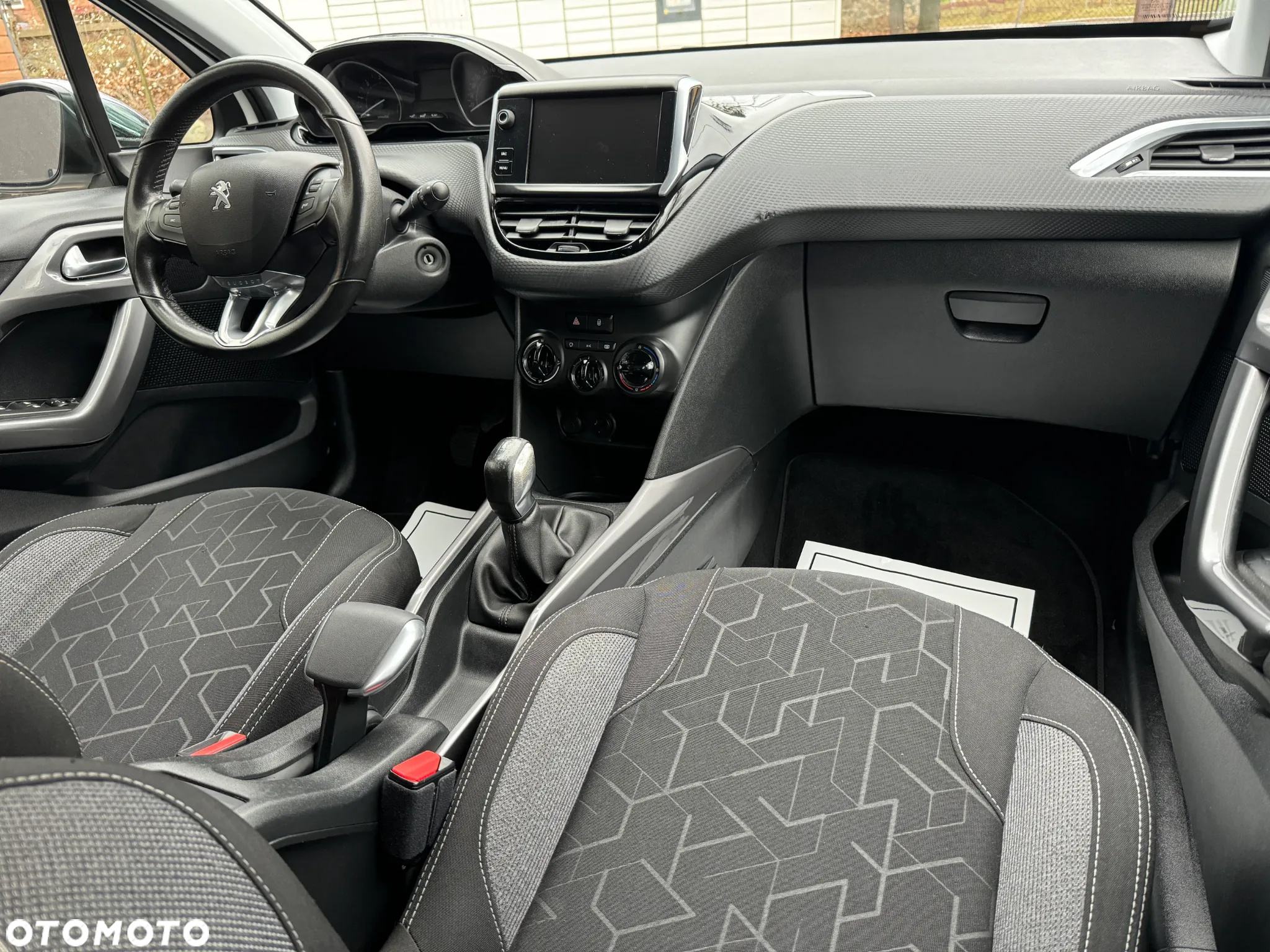 Peugeot 2008 1.6 BlueHDi Style - 31