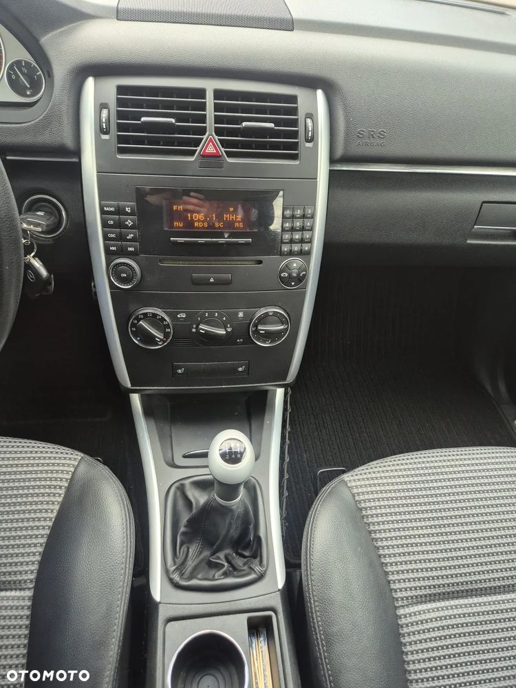 Mercedes-Benz Klasa B 180 BlueEFFICIENCY SPORT EDITION - 16