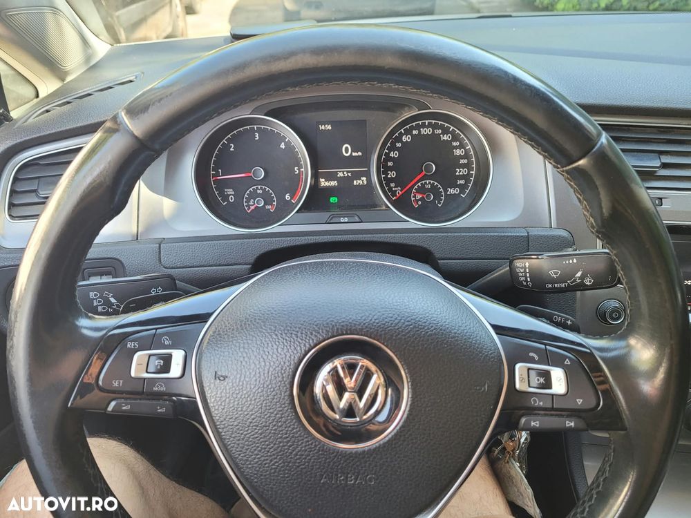Volkswagen Golf - 8
