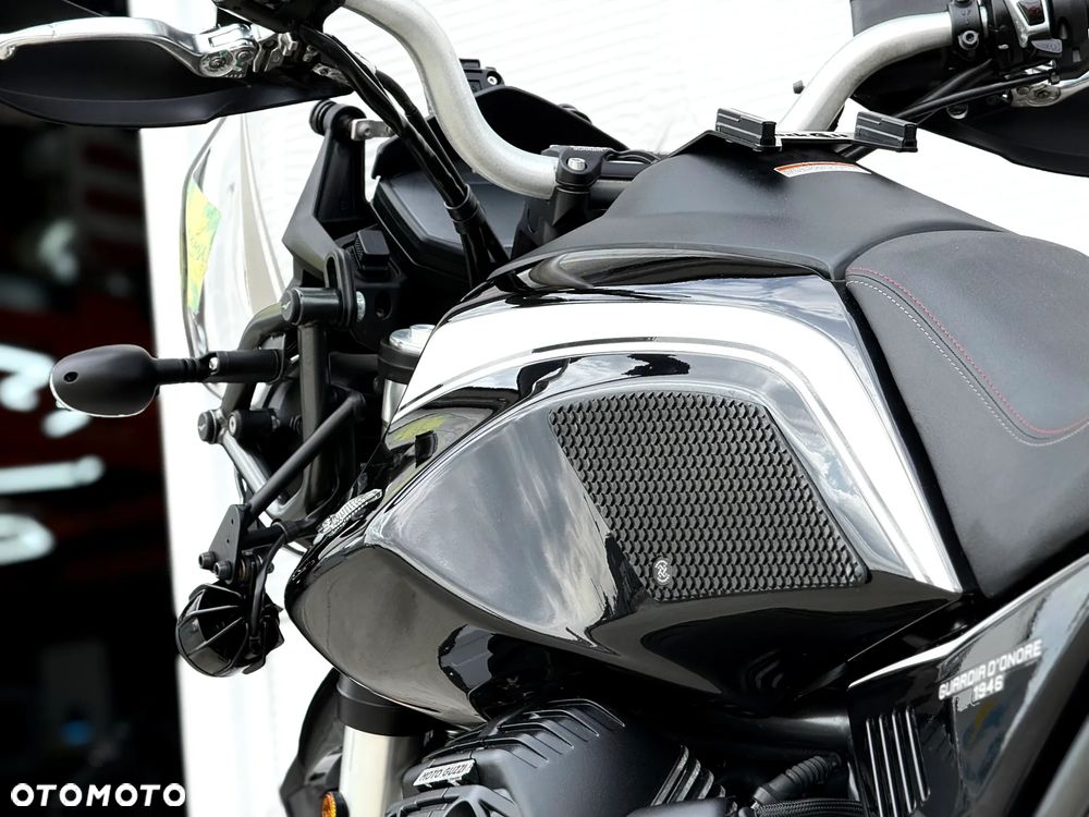 Moto Guzzi V85 - 24