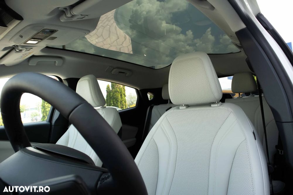 Ford Mustang Mach-E - 15