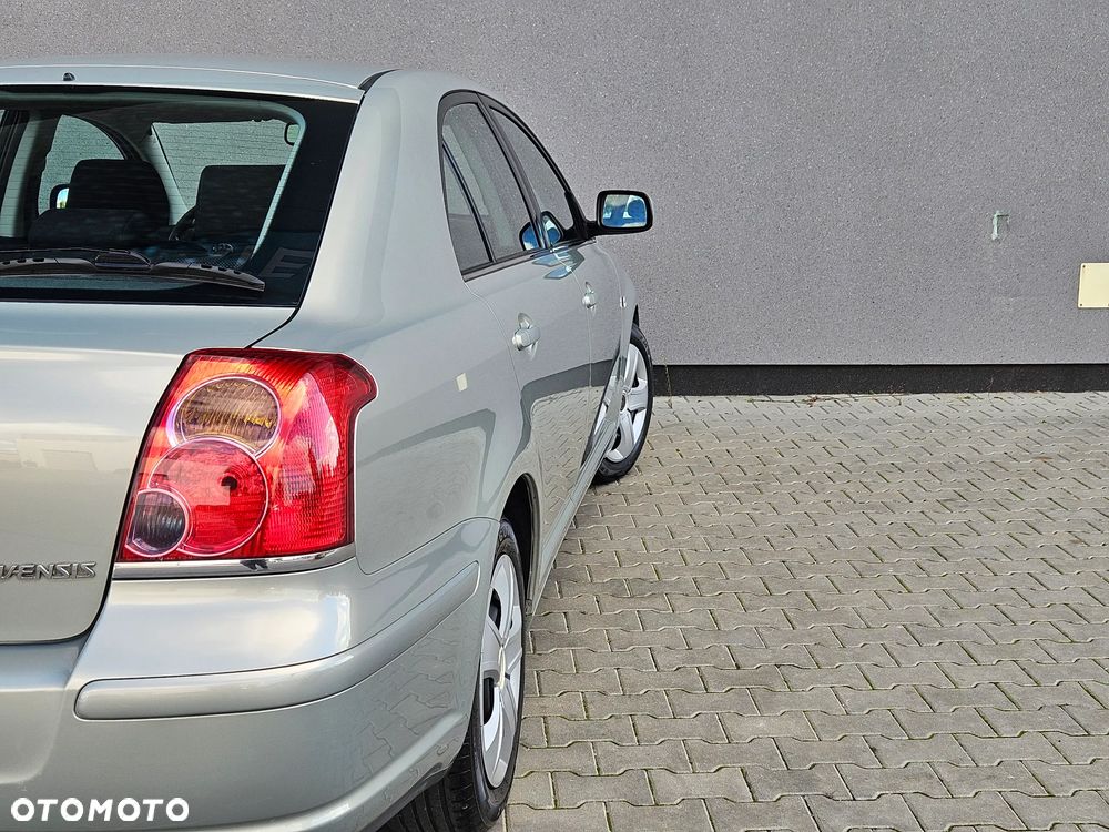 Toyota Avensis - 22