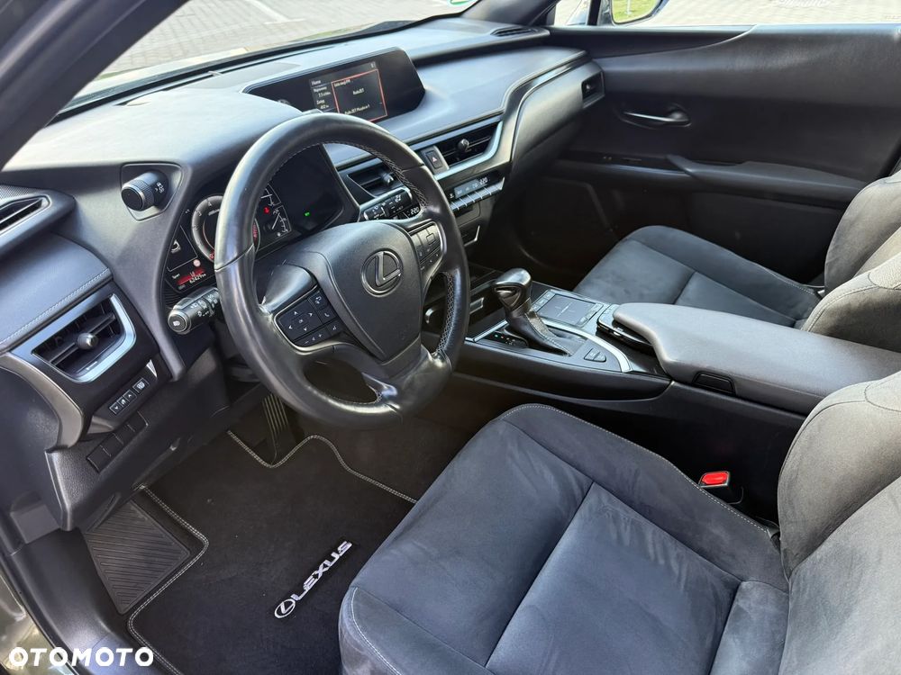 Lexus UX 250h F Sport 2WD - 31