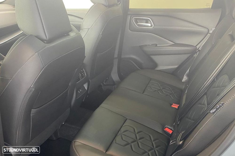 Nissan Qashqai 1.3 DIG-T Evolve + Two Tone Xtronic - 12