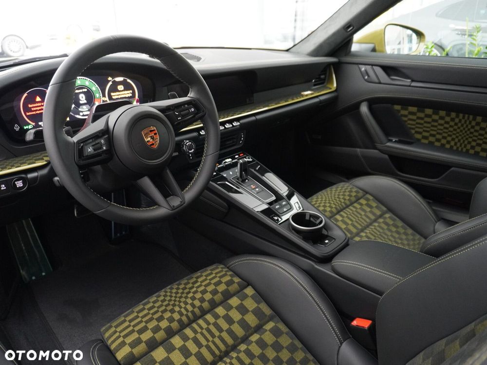 Porsche 911 Carrera T-Hybrid Spirit 70 - 28