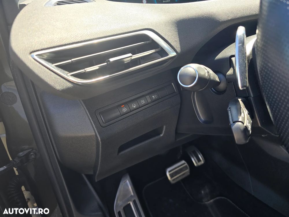 Peugeot 3008 PHEV 300 EAT8 4X4 GT - 23