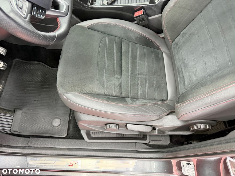 Ford Kuga 1.5 EcoBoost 2x4 ST-Line - 13