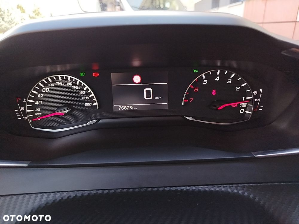 Peugeot 208 TURBO 100 Allure - 15
