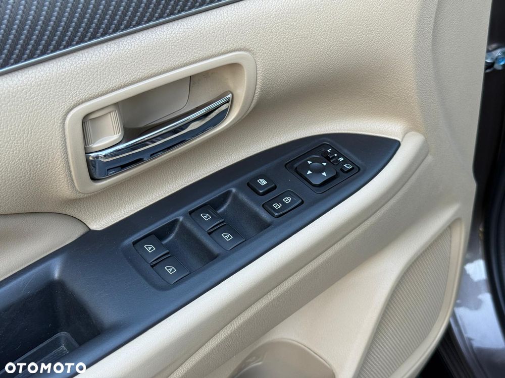 Mitsubishi Outlander 2.0 Intense Comfort 4WD CVT - 27