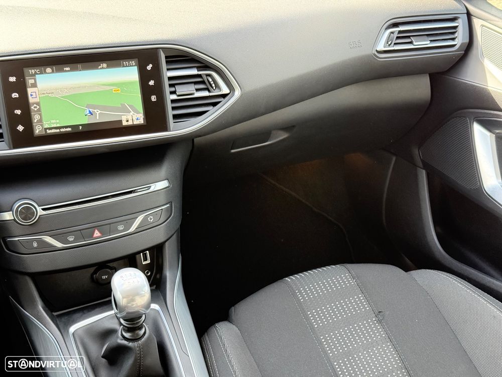Peugeot 308 SW 1.2 PureTech Allure Full LED - 18