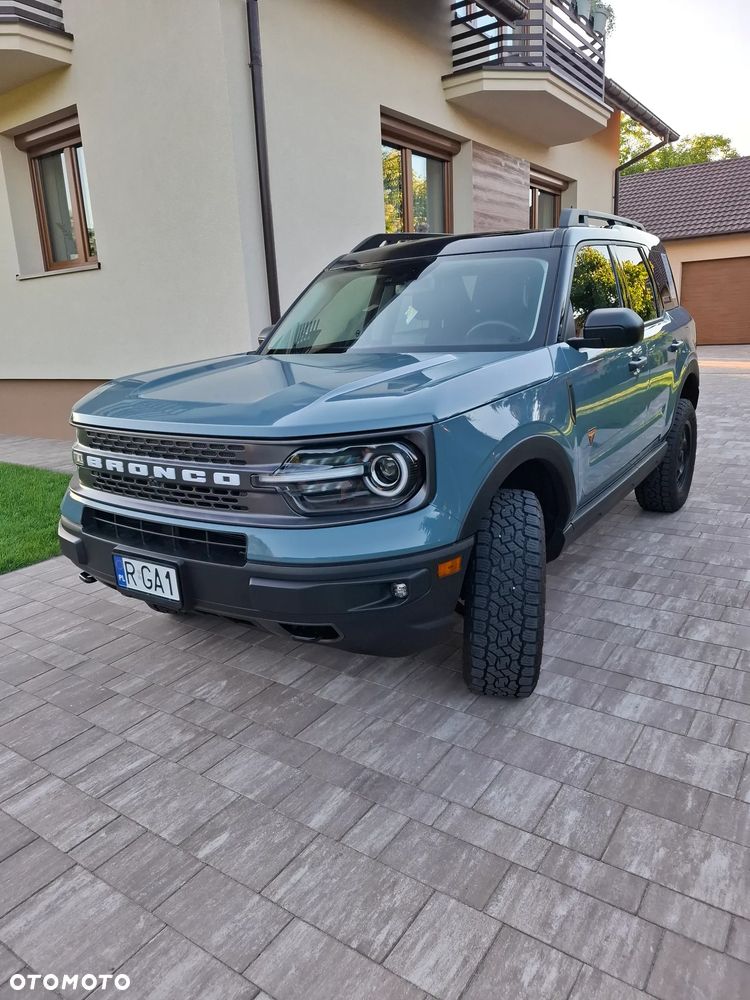 Ford Bronco - 1