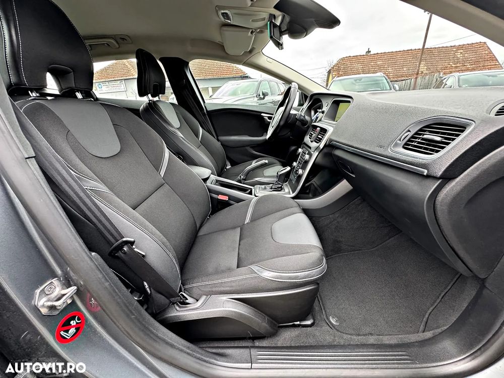 Volvo V40 D2 Aut. Momentum - 9