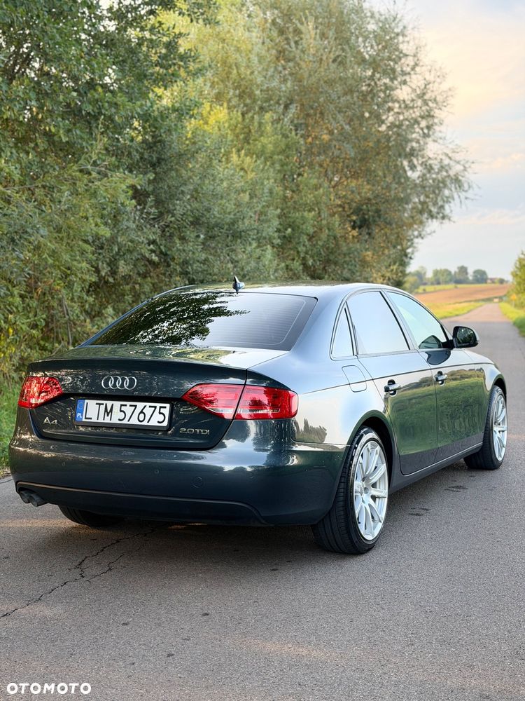 Audi A4 Limousine - 8