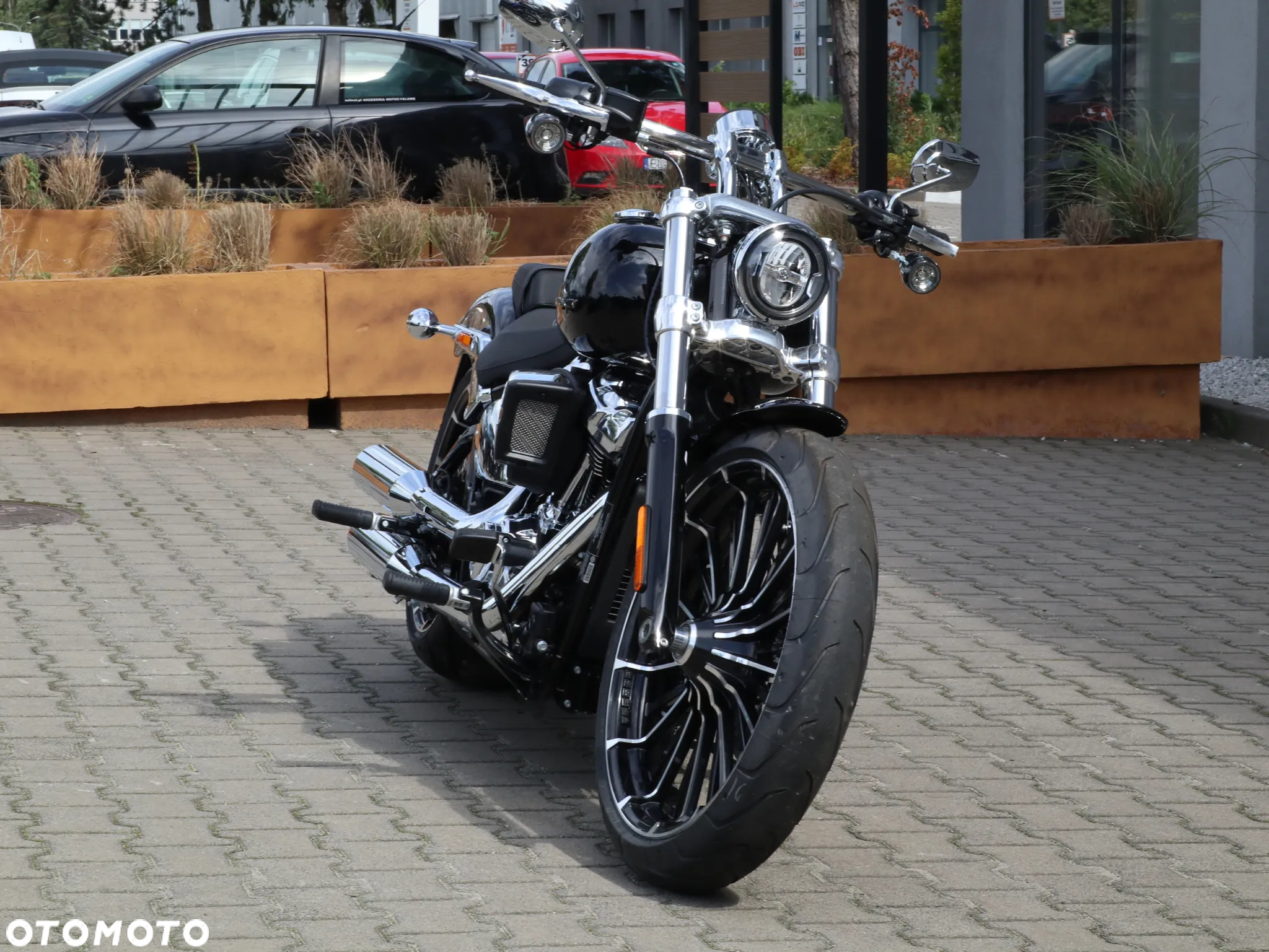 Harley-Davidson Softail Breakout - 3