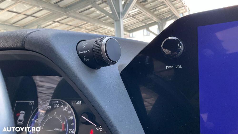 Lexus UX 250h (E-FOUR) Luxury Line - 24