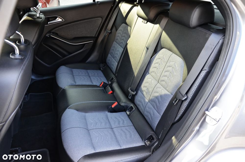 Mercedes-Benz GLA 180 (CDI) d 7G-DCT Style - 33