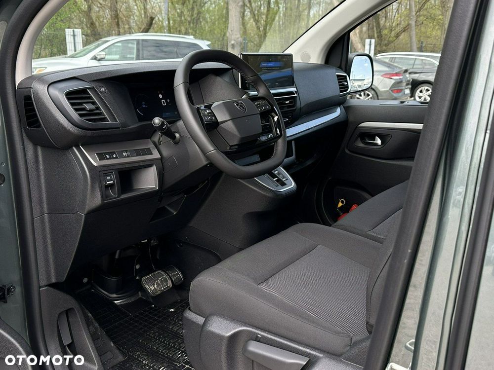 Peugeot Traveller - 13
