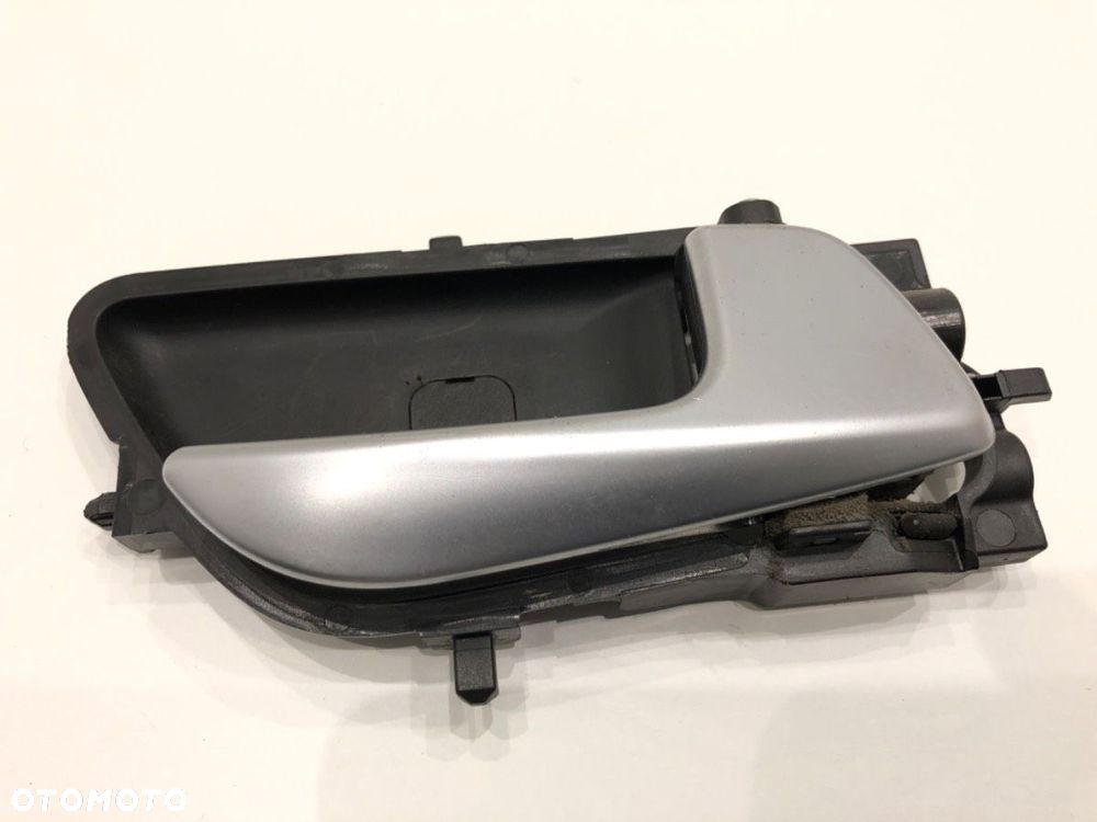 KLAMKA WEWNĘTRZNA PRAWY TYŁ  HYUNDAI i20 II (GB, IB) 2014 - 2022 1.4 74 kW [100 KM] benzyna 2014 - - 1