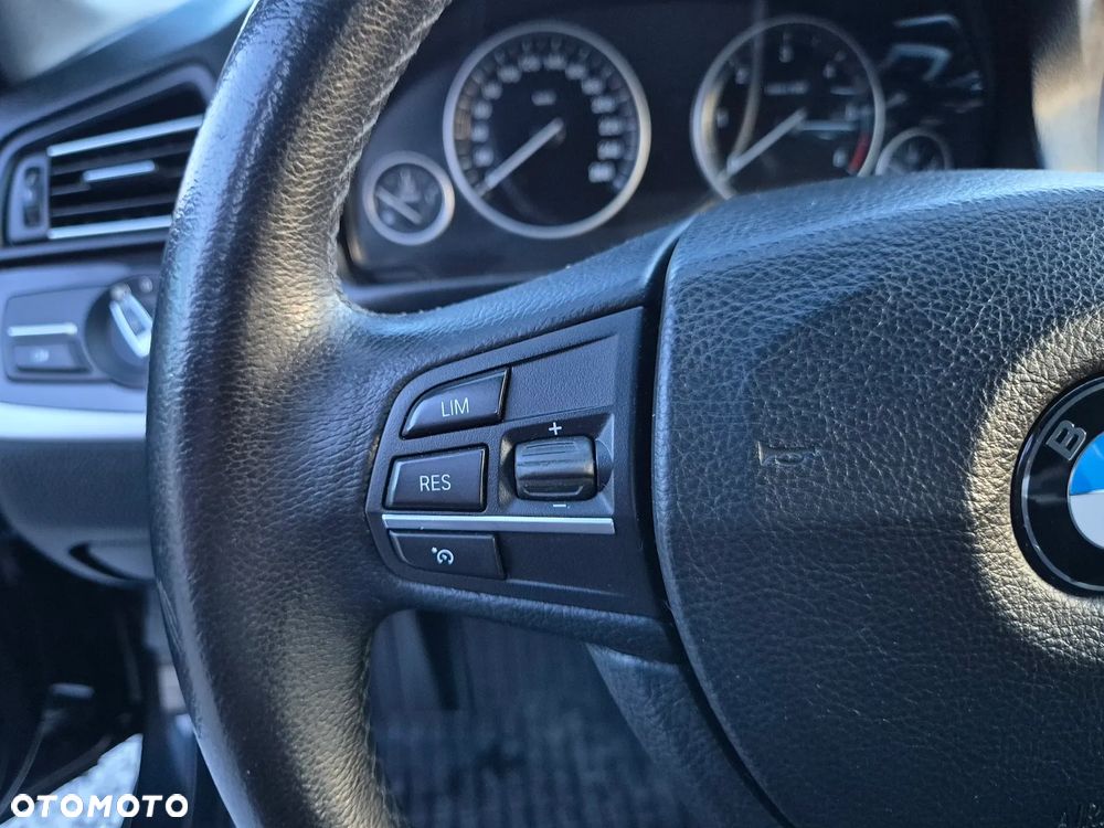 BMW Seria 5 520d - 25