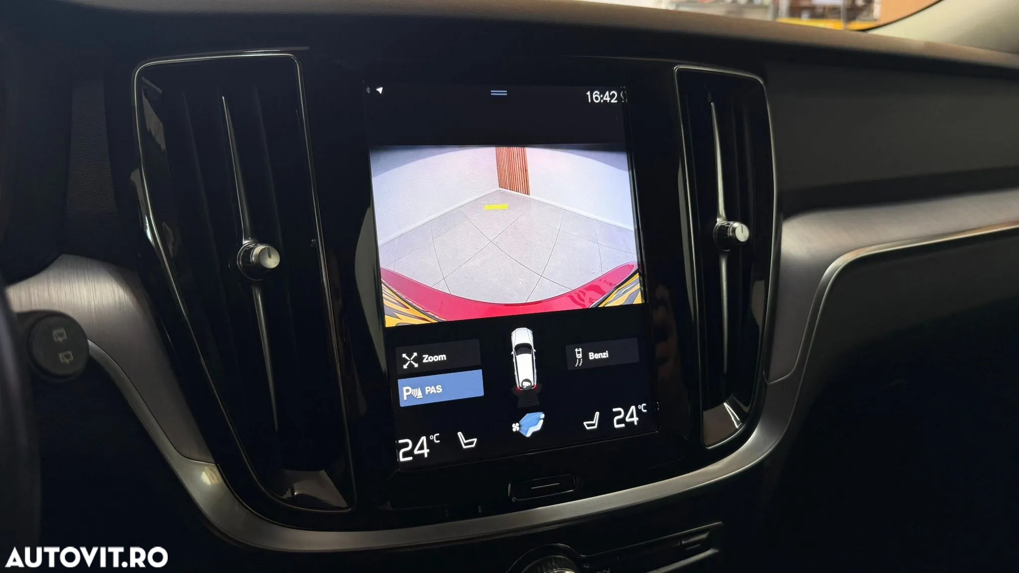 Volvo V60 D3 Momentum - 25