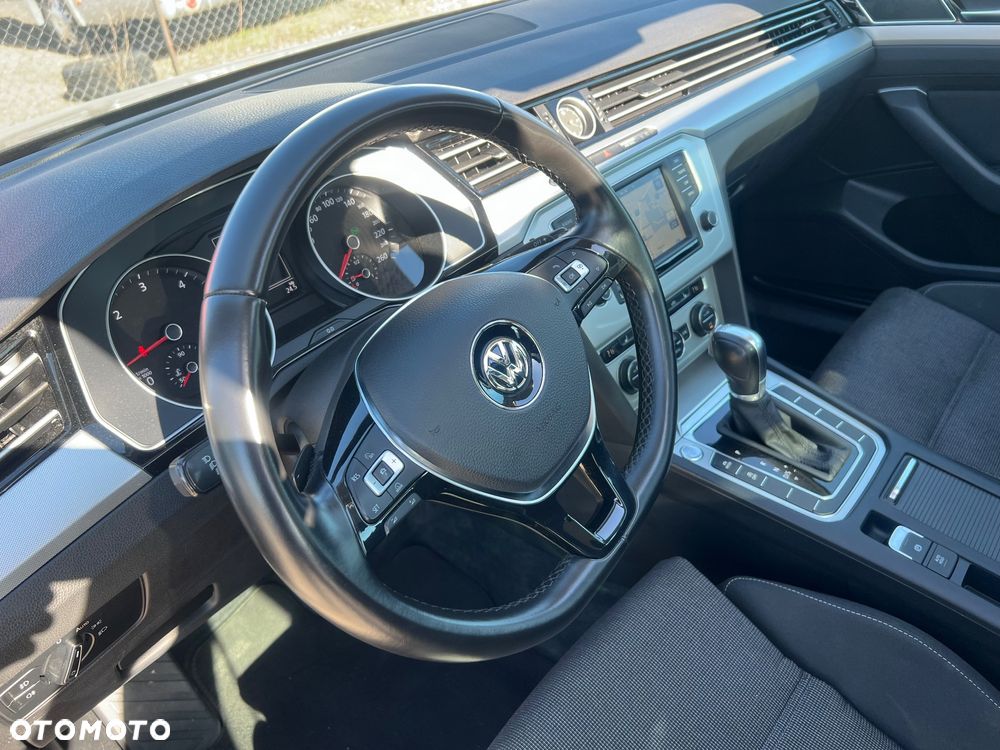Volkswagen Passat - 15
