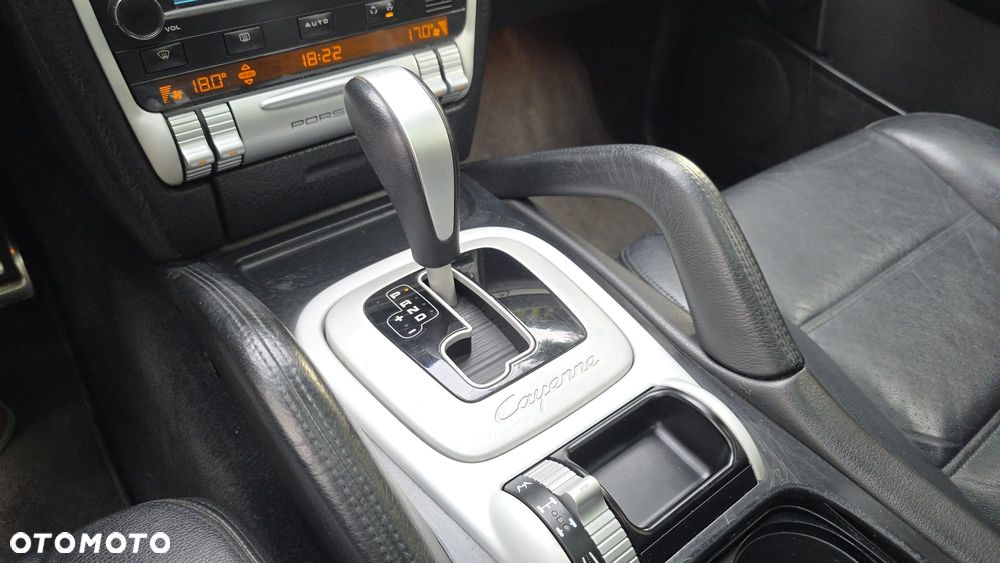 Porsche Cayenne - 22